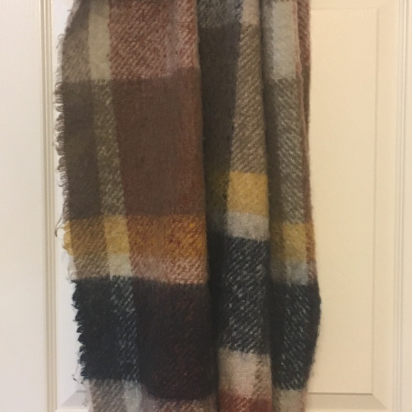 Absolutely Gigantic Stadium/Blanket Scarf - Picture 3 of 6